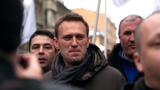 El País: Короткий тюремный срок был бы Навальному на руку 