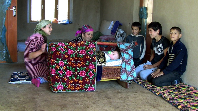 Женщины Таджикистана просят Россию вернуть нерадивых мужей