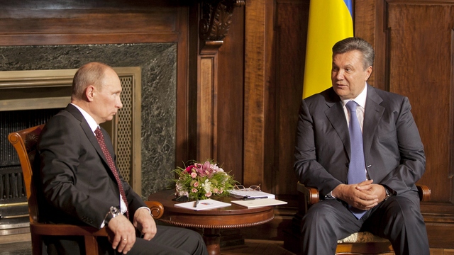 The Guardian: Шаг назад Януковича и «фактор» Путина