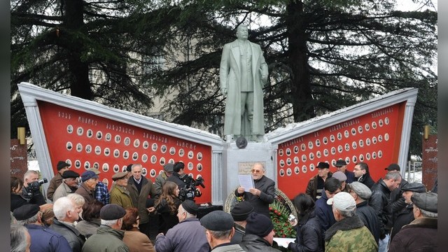 Libération: Сталин помогает грузинам найти себя