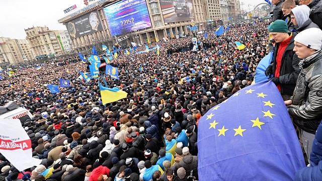 Сотни тысяч украинцев протестовали против полицейского государства 