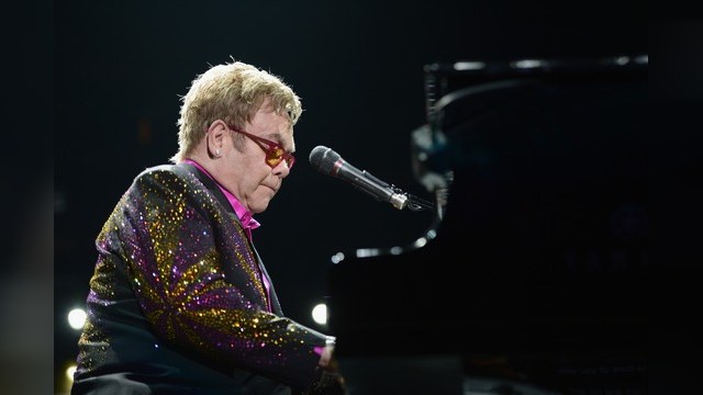 Элтон Джон посвятил концерт в Москве жертве гомофобии