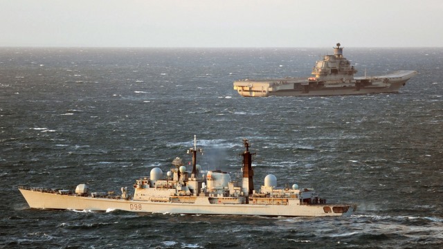 Российские корабли вновь напугали британцев