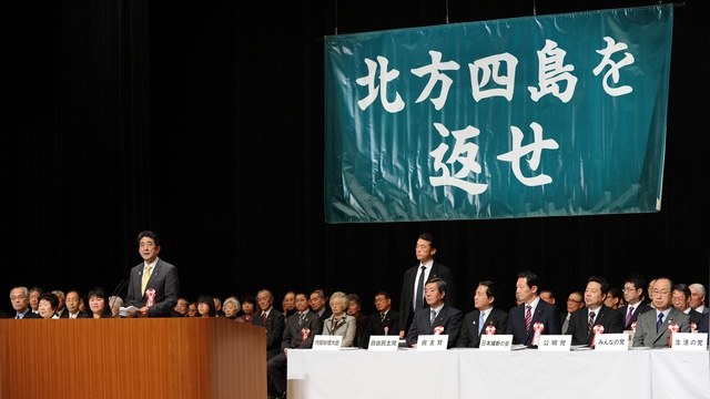 Японский лидер опоздает на Олимпиаду из-за «северных территорий»