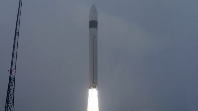 Россия отправила на орбиту три военных спутника