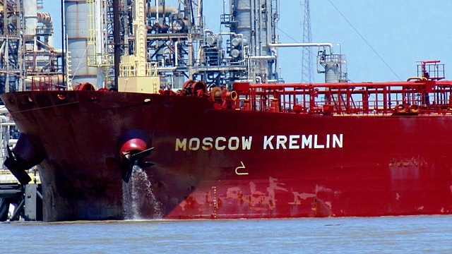 В 2013 году Россия побила рекорд по добыче нефти 	