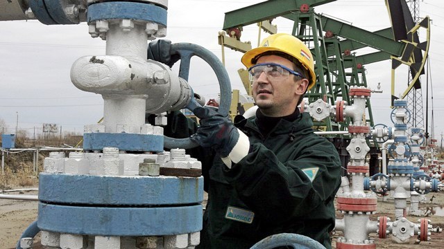 Forbes: Нефтяной поток поддержит Кремль на плаву