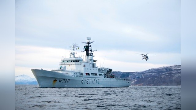 Норвегия задержала российский траулер за сброс рыбы за борт