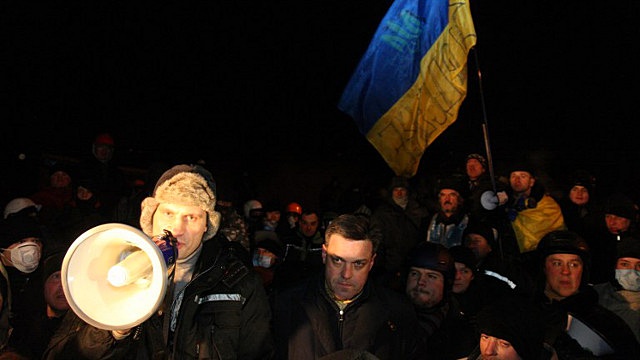 СМИ: Протестующие захватили здания администрации в пяти областях Украины