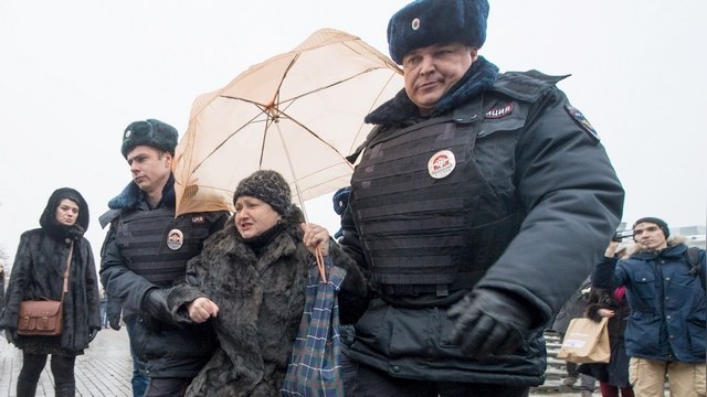 Московская полиция пресекла акцию в поддержку телеканала «Дождь»