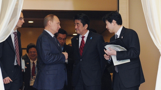 Mainichi Shimbun: Когда нет западных лидеров, Россия рада даже Абэ