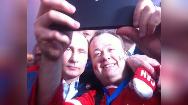 Путин попал в «селфи» канадских болельщиков