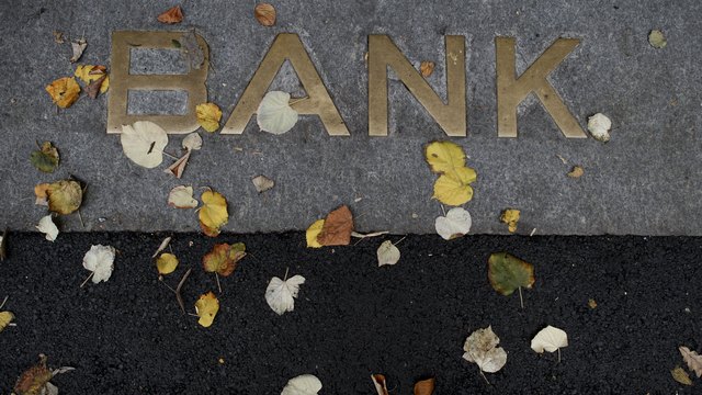 Швейцария заблокировала банковские счета сыновей украинских политиков