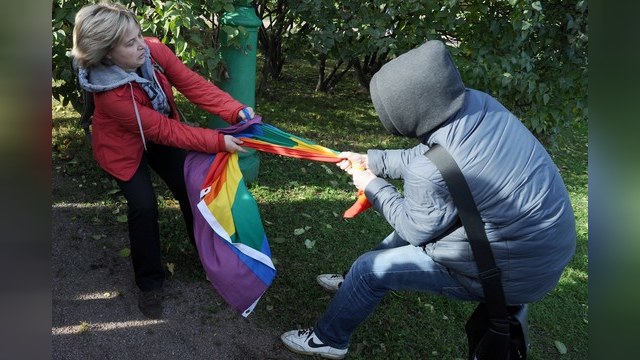 Маша Гессен: Путин намерен спасти мир от гомосексуального Запада