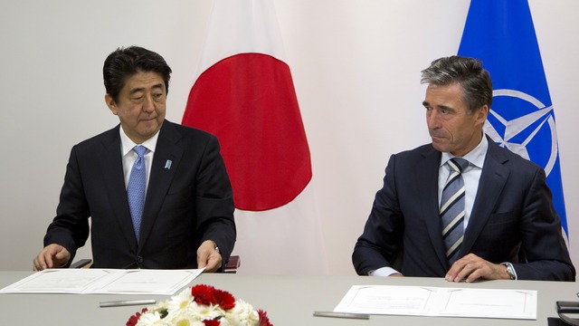 Крым напомнил японскому премьеру о «головной боли» в Азии