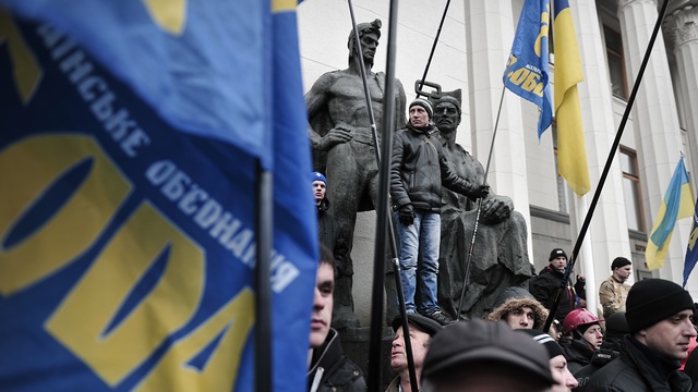 Les Crises: Украинская «Свобода» не так хороша, как кажется в Париже