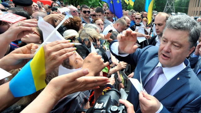 NYT: Кремль считает, что с Порошенко можно договориться