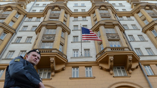 VOA: Американцам стало труднее жить в Москве