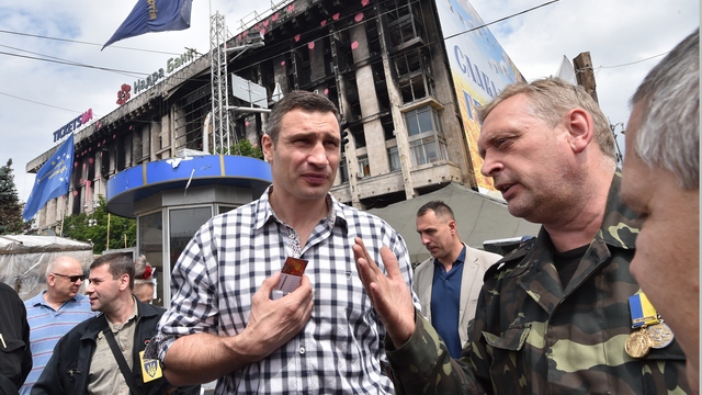 Майдан отказался расходиться и освистал Виталия Кличко
