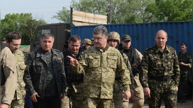 Порошенко: Силовая операция на востоке Украины продолжится