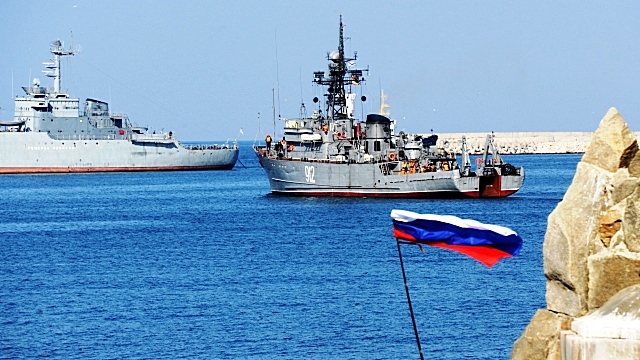 Украина закрывает морские порты Крыма для судоходства