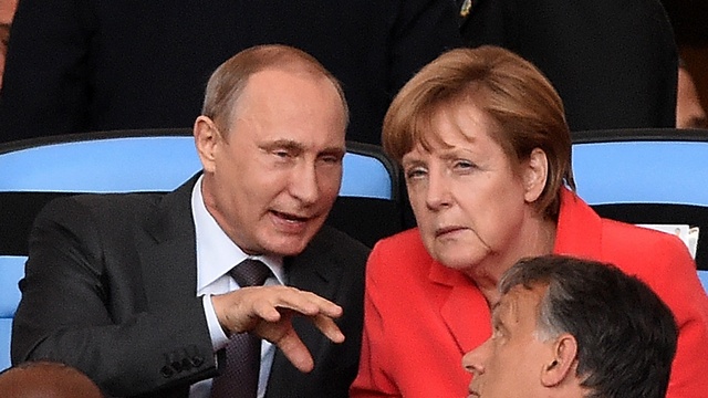 На Меркель устроили спам-атаку за новый «пакт Молотова-Риббентропа»
