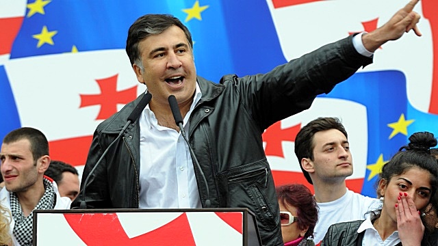 Forbes призывает не выгораживать Саакашвили по прихоти Маккейна