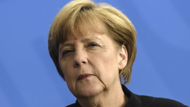 Меркель призвала Путина способствовать деэскалации конфликта на Украине