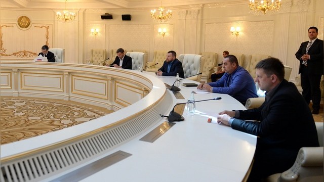 Переговоры в Минске: соглашение предполагает децентрализацию власти на Украине