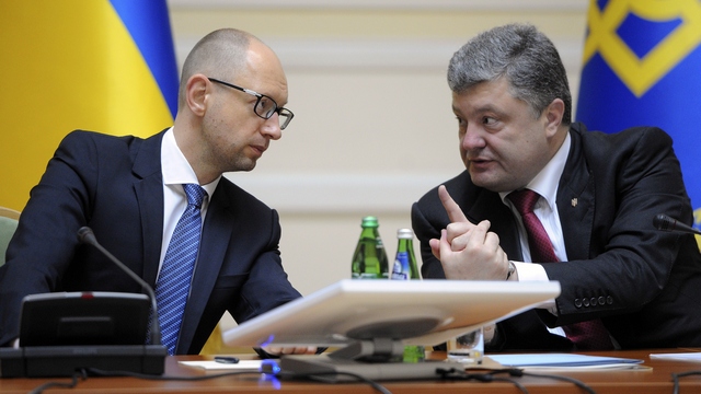 Перемирие на Украине раскололо политиков на два лагеря