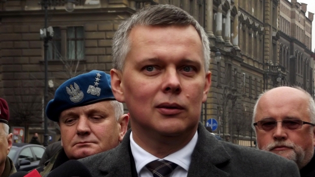 Министр обороны: Польша встретит «зеленых человечков» во всеоружии 
