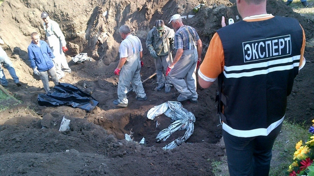 Telegraph: Россия искажает информацию о массовых захоронениях на Донбассе