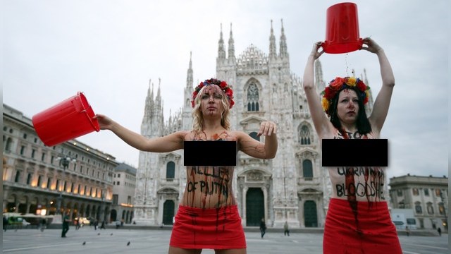 В Милане Femen облились вином к приезду Путина 