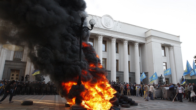 Миллион украинских чиновников заставят пройти люстрационное «чистилище»