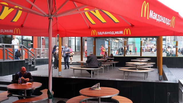 Vox: Россия мстит США, массово закрывая «Макдональдсы»