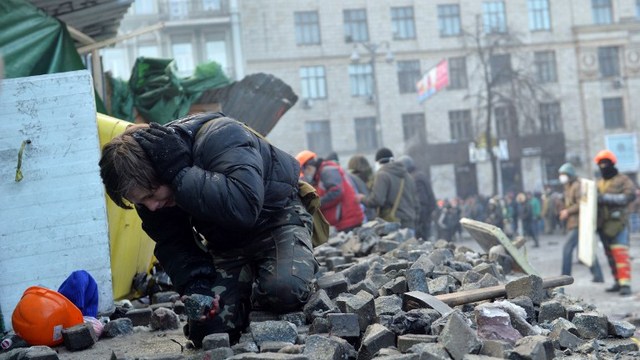 FT: Без обещанных реформ украинцы снова пойдут на Майдан с оружием в руках