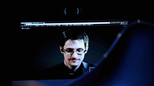 Сноуден: Узнают меня в основном в компьютерных магазинах