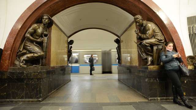 Guardian: Московская подземка приобщит пассажиров к русской литературе