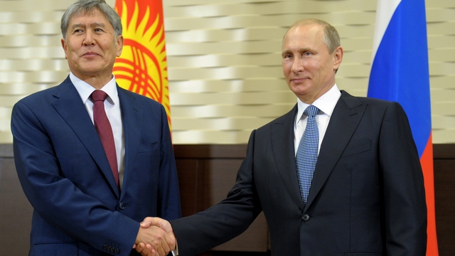 Посол США: Установить демократию в Киргизии мешает ее дружба с Россией