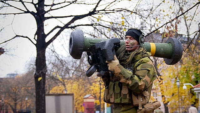 Эстония в спешке закупается американским оружием