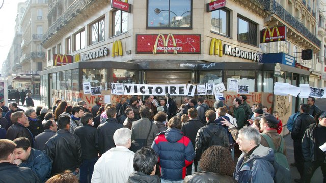 Boulevard Voltaire: «Полезные идиоты» помогают Америке порабощать Францию