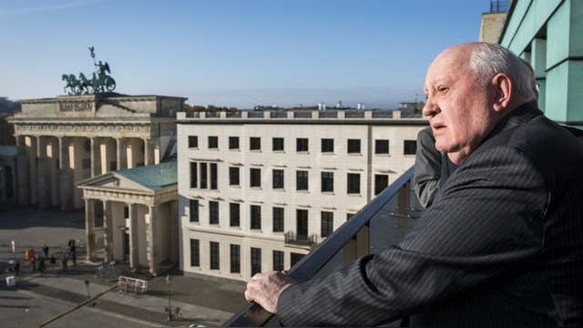 Горбачев: К США можно прислушиваться, но нельзя доверять
