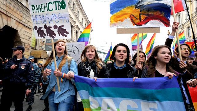 Human Rights Watch призывает Россию наказывать ответственных за травлю геев 