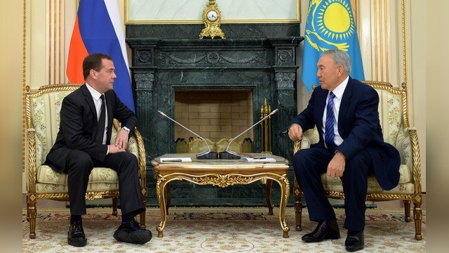 Nur.kz: Казахстан засмотрелся на туфли Медведева