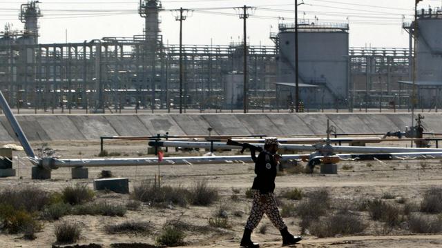 Globes: Эр-Рияд обвалил цены на нефть с прицелом на Россию и Иран