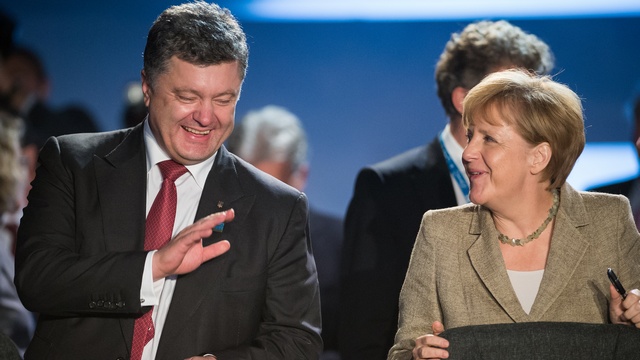 Меркель и Порошенко выступили за согласование программы МВФ по Украине