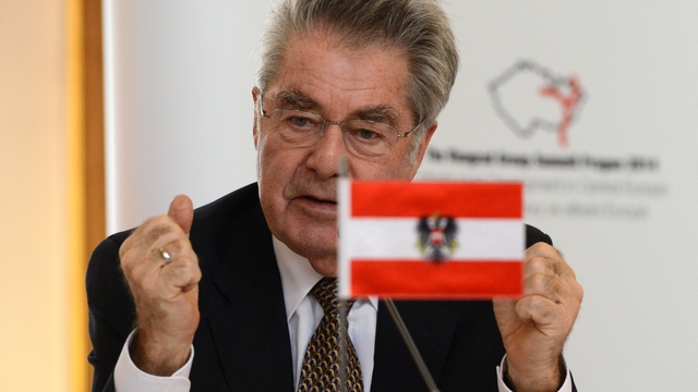 Президент Австрии: Пытаться ослабить Москву санкциями неразумно и вредно