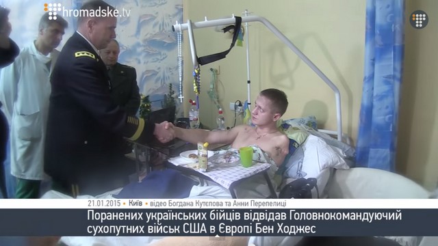 За заслуги на Донбассе американцы выдали раненым по значку