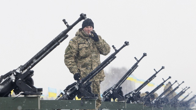 New York Times: Вашингтон подумывает помочь Украине оружием