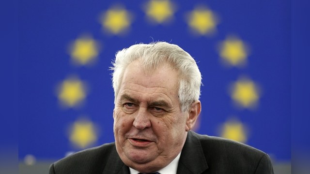 Президент Чехии: Санкции с России снимут максимум через год